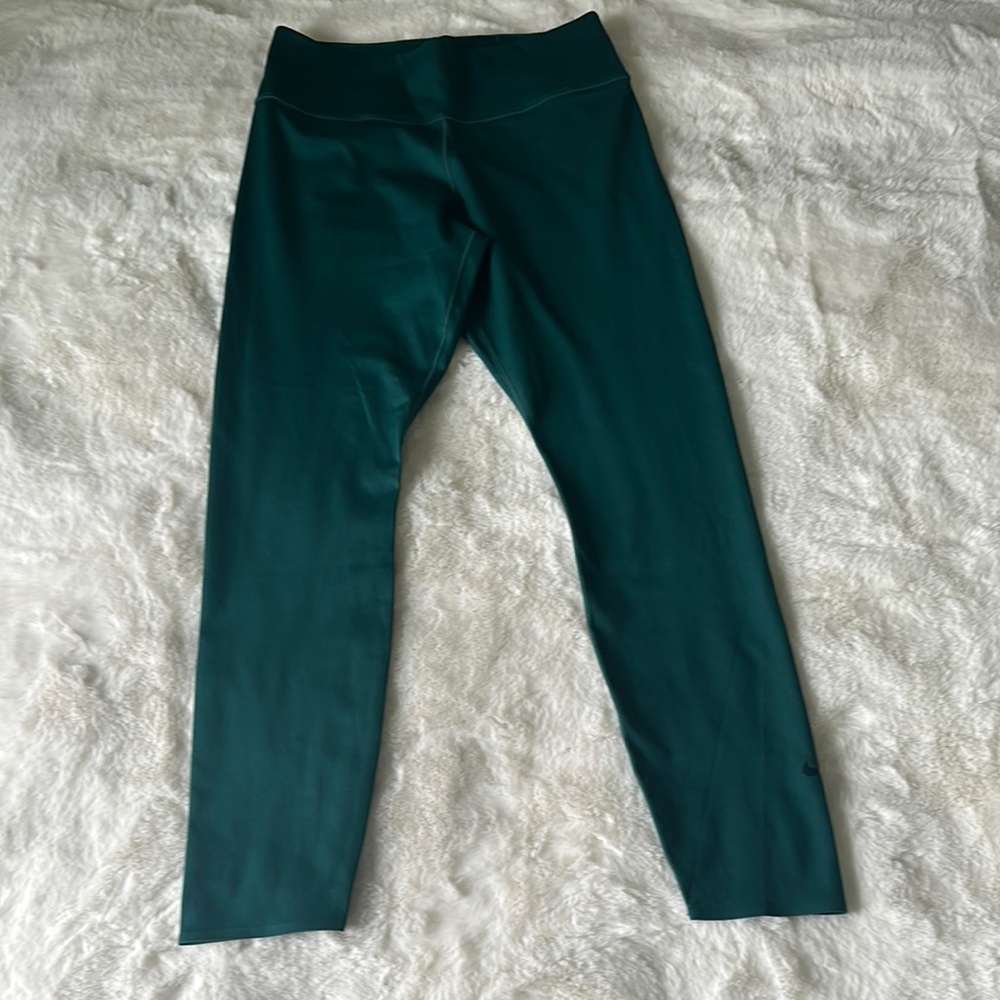 Nike Dri-Fit Dark Green Ankle Leggings- Medium - never worn